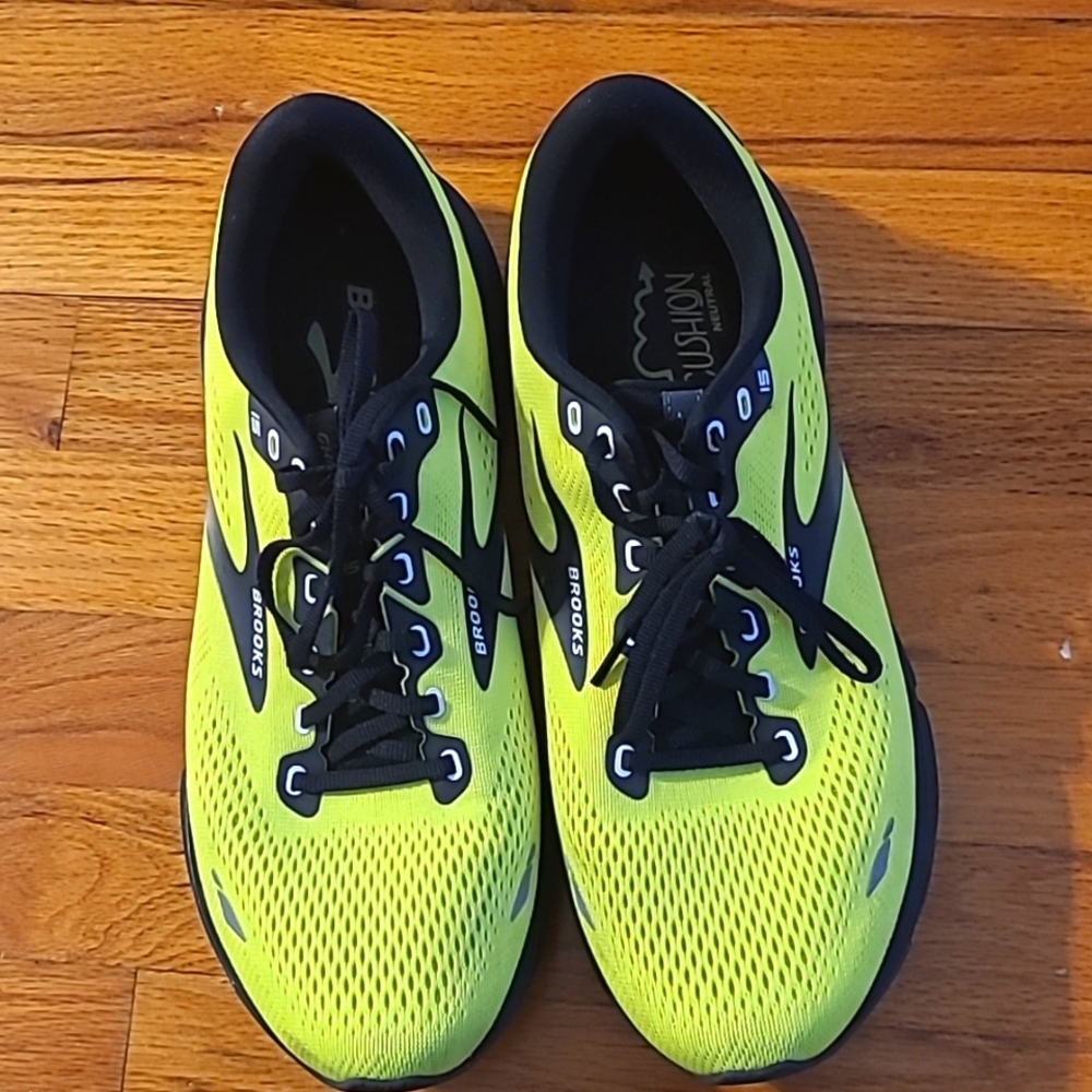 BROOKS Mens Sneakers